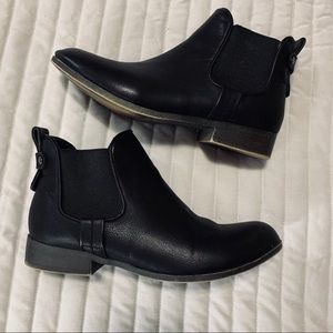 Steve Madden Black Vegan Leather Booties size 6